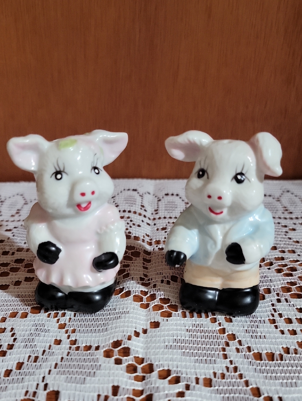Source Unknown Porcelain Pig Salt & Pepper Set in Pink and Blue